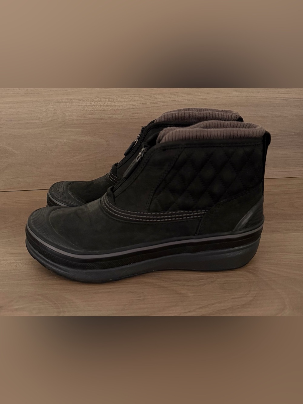 Clarks Women's Outdoor Quilted Leather Muckers Thinsulate Boots Black Zip Size 7